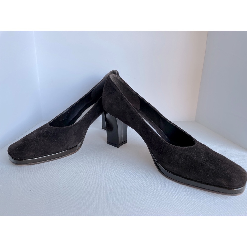 Classic Brown Suede Pump